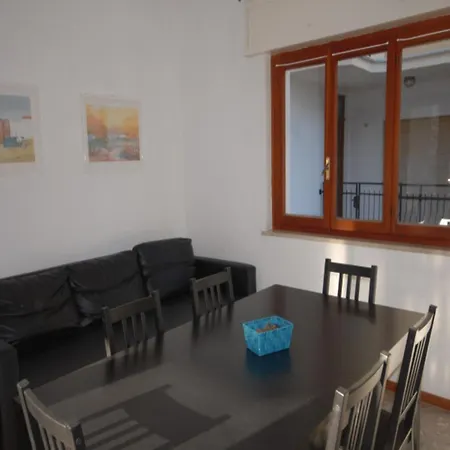 Βίλα Spacious House With Garden *