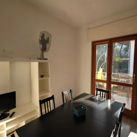 Βίλα Spacious House With Garden *