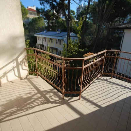 Βίλα Spacious House With Garden Λινιάνο Σαμπιαντόρο
